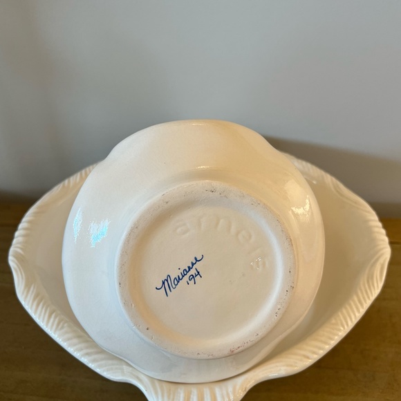 Arnel's Vintage Victorian Style Pitcher and Wash Basin - Picture 2 of 4